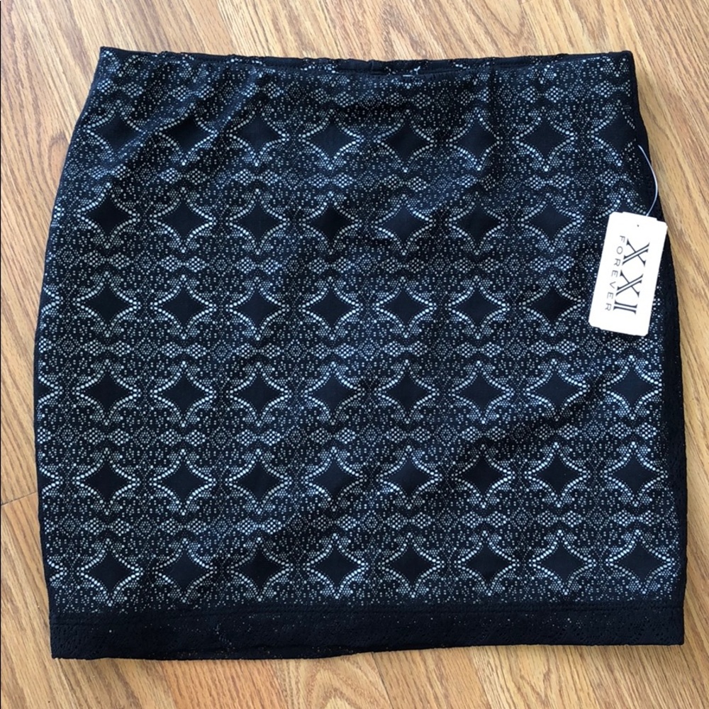 Short skirt black cream